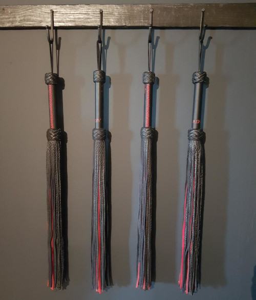 Martinets ADV - L'Antre Des Vices - premiers accessoires - 4 martinets